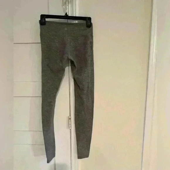 Lululemon Athletica Light Grey Leggings- Size 4- EUC- 36 inches in length - Picture 3 of 5